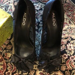 Fancy lace dress shoe